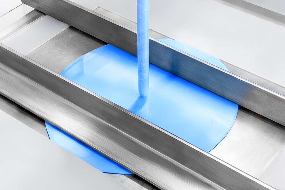 Silicone gap filler WEVOSIL 26029 FL is injected into a narrow gap, and, due to its high stability, remains in place without running out.