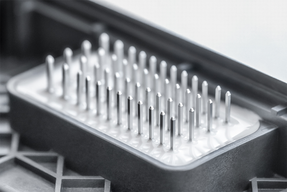 Electronic component with 2-component sealant.